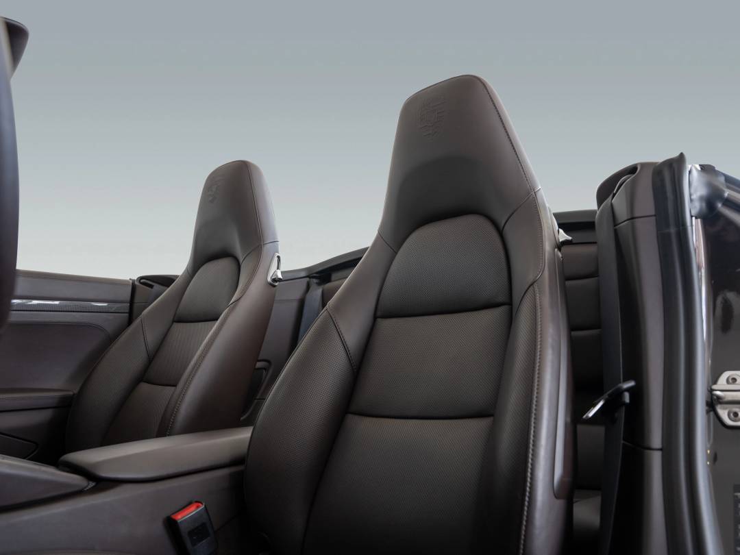 Carrera S Cabriolet — Interior