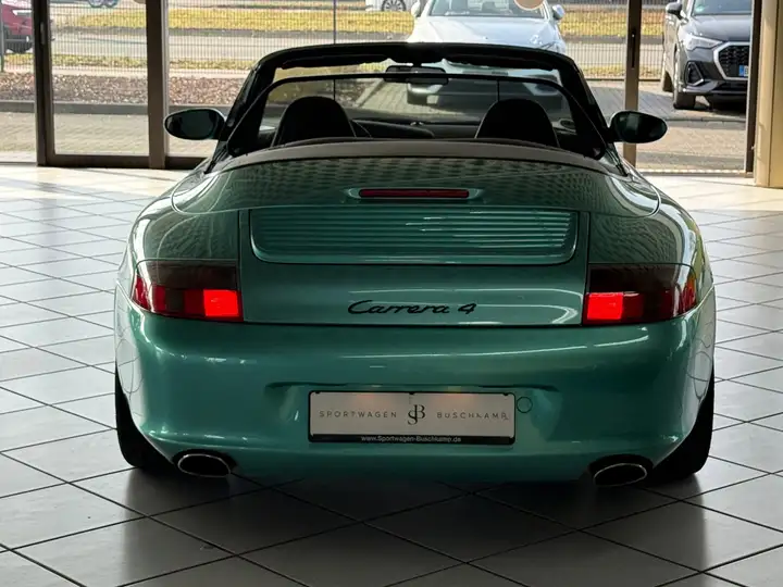 Carrera 4 Cabriolet — Exterior
