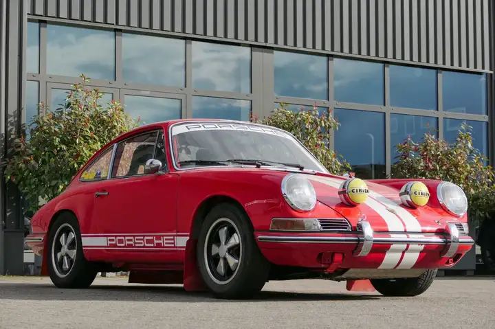 911 2.0 — Exterior