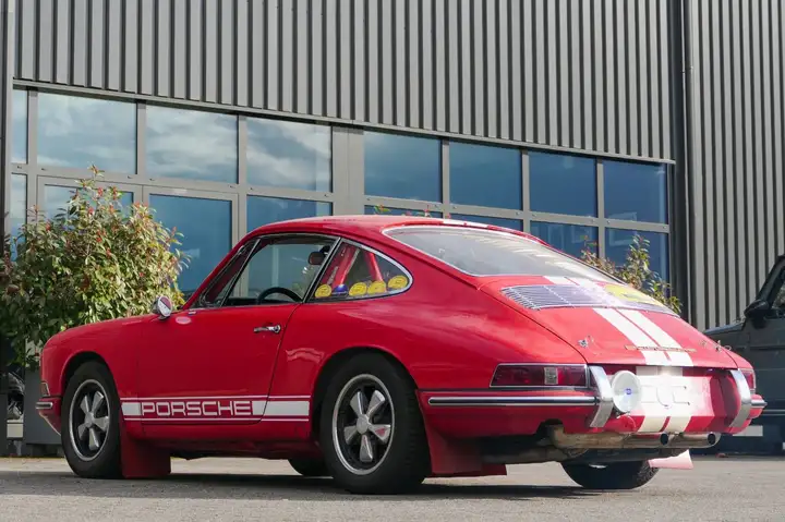 911 2.0 — Exterior
