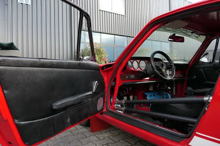 911 2.0 — Exterior