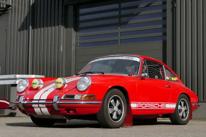 911 2.0 — Exterior
