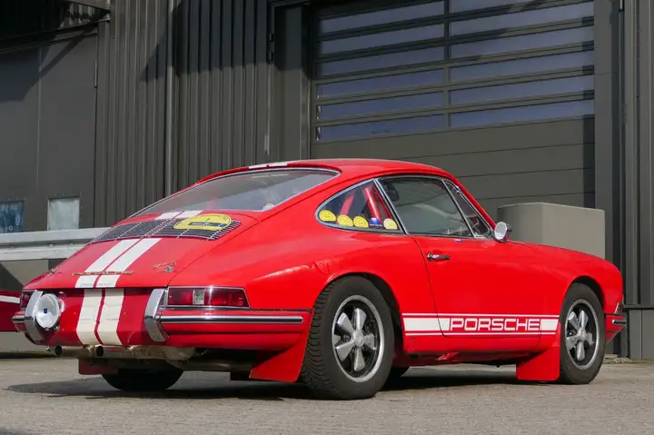 911 2.0 — Exterior