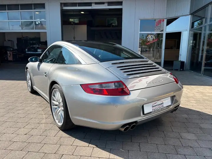Targa 4 — Exterior