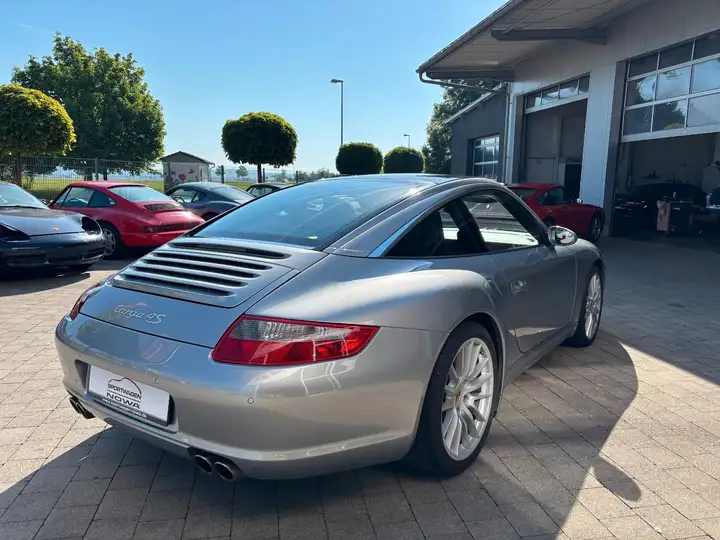 Targa 4 — Exterior