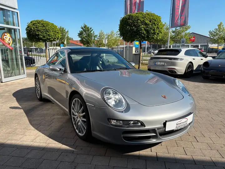 Targa 4 — Exterior