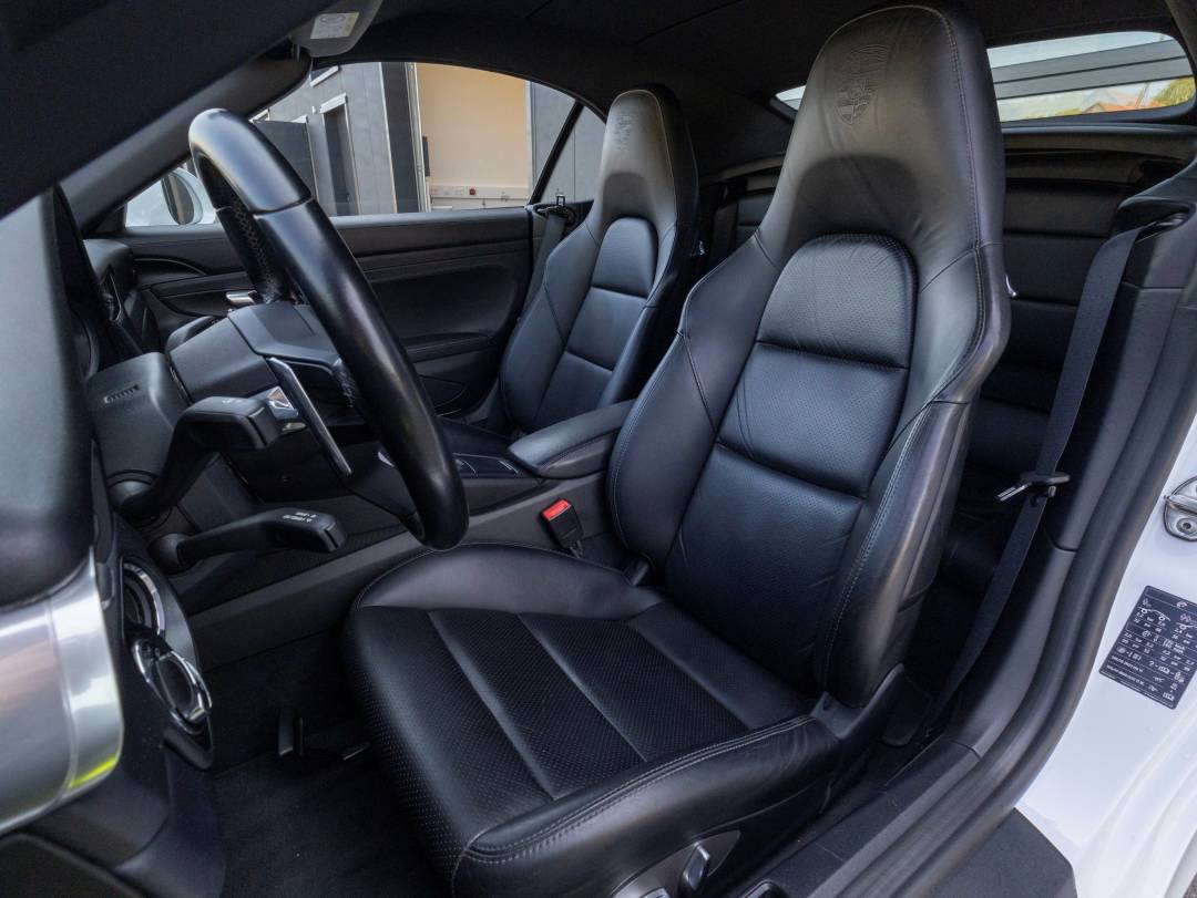 Carrera S Cabriolet — Interior