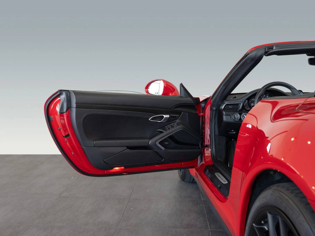 Carrera 4 GTS Cabriolet — Interior