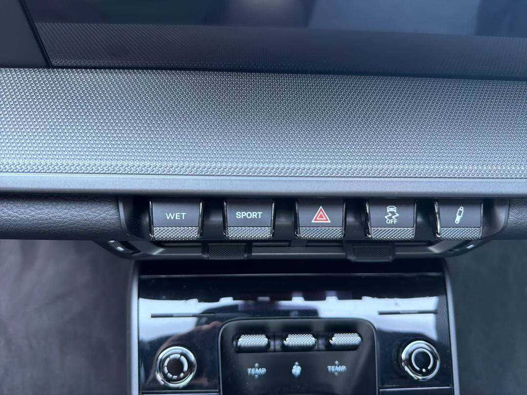 Carrera — Exterior