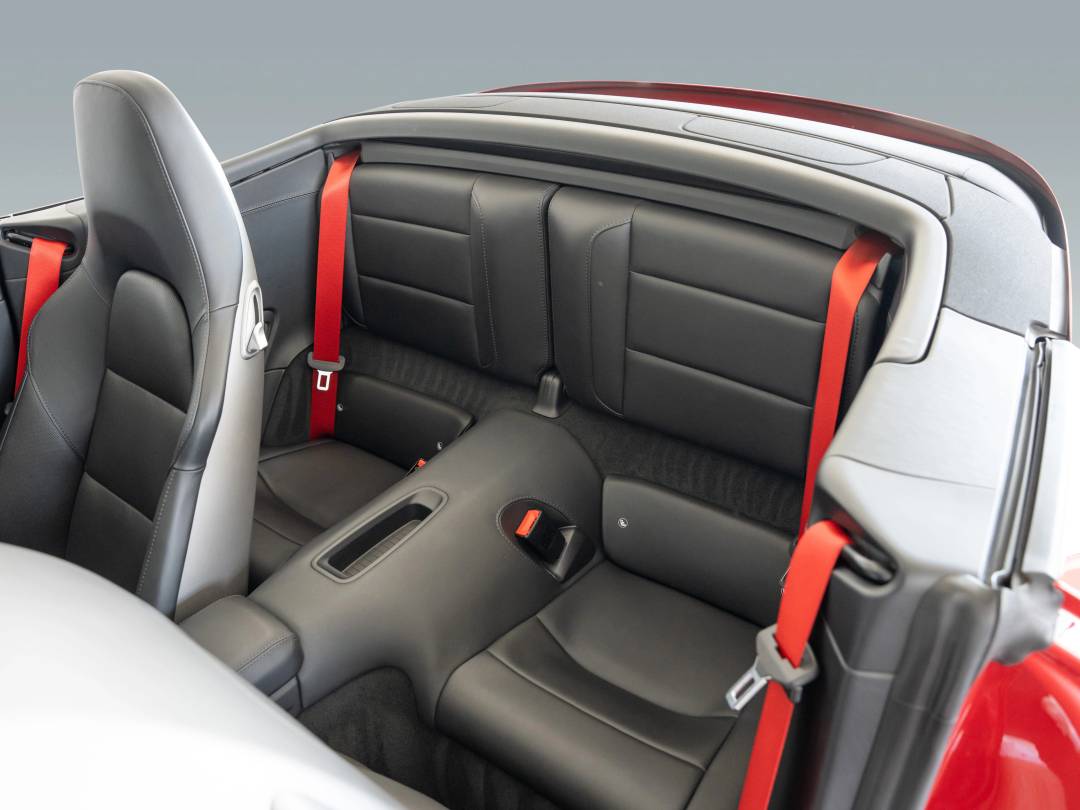 Carrera 4 GTS Cabriolet — Interior