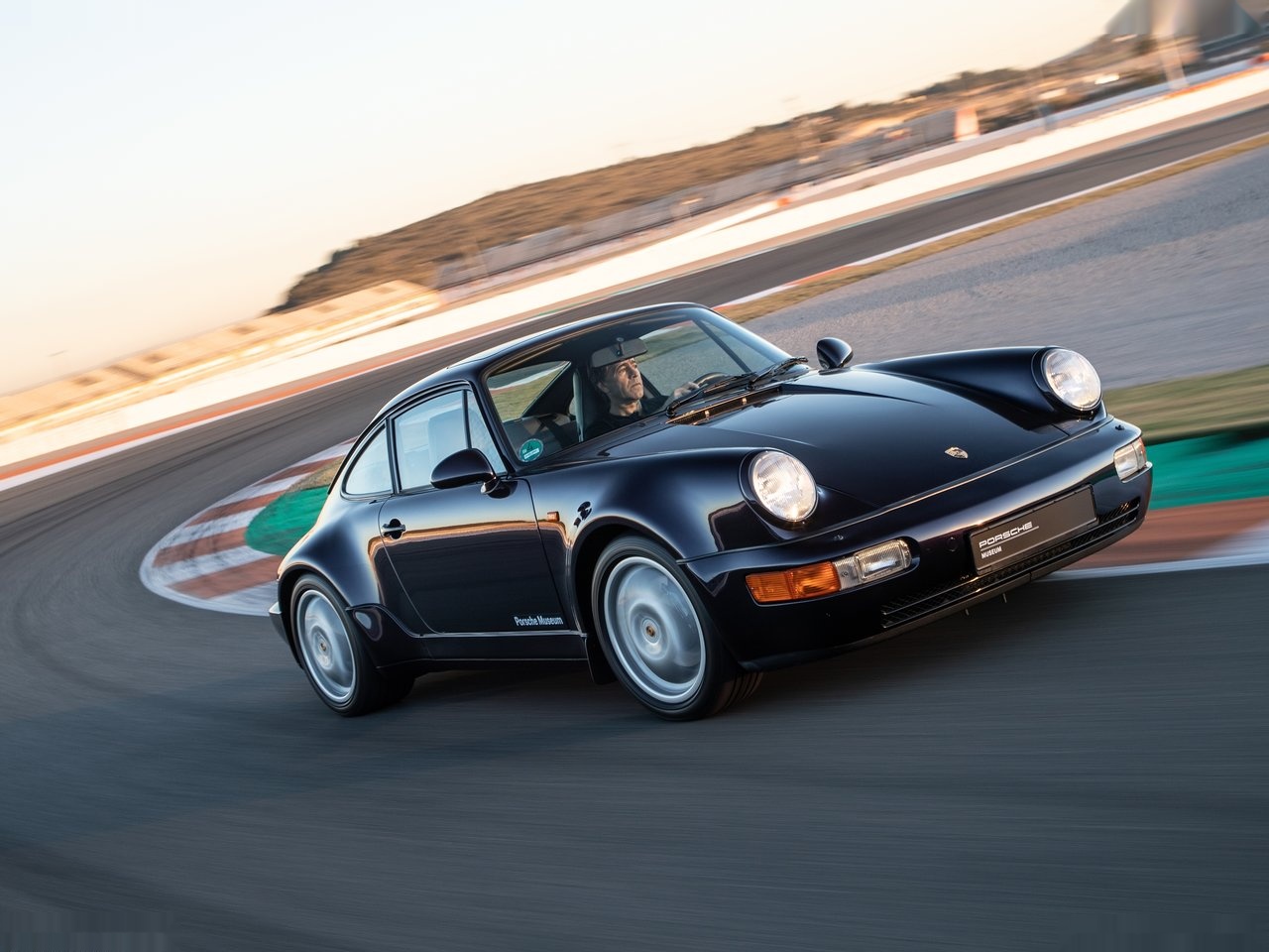 30 Jahre 911 — Exterior