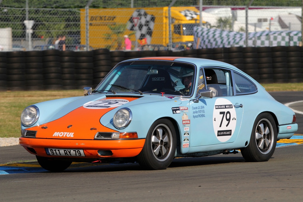 911 2.0 — Exterior