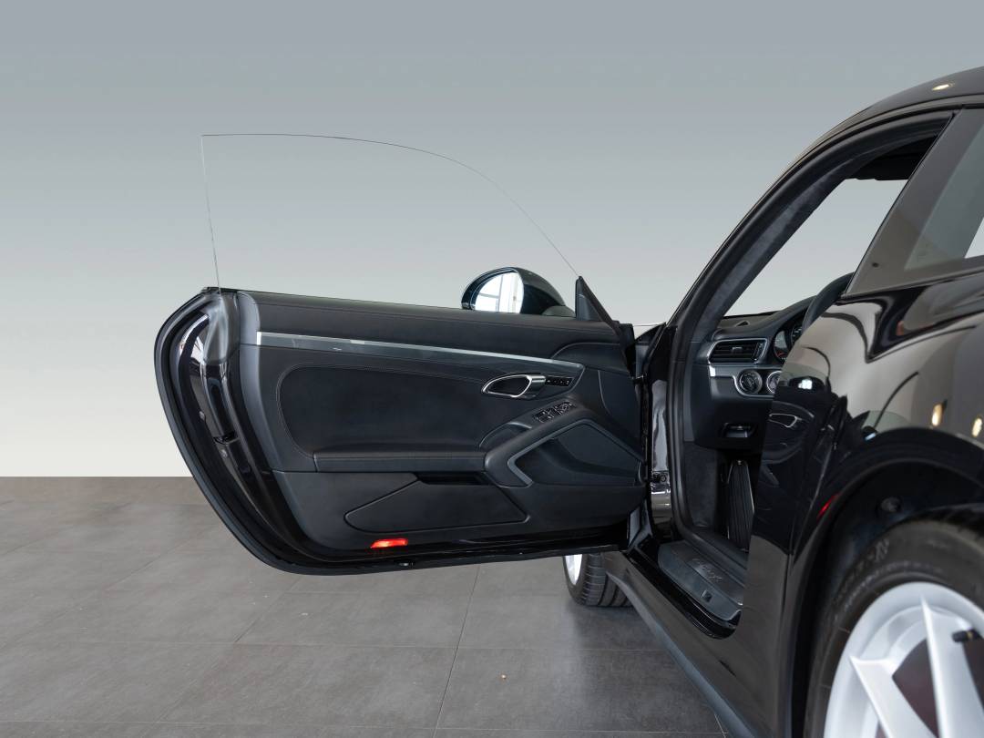 Carrera 4S — Interior