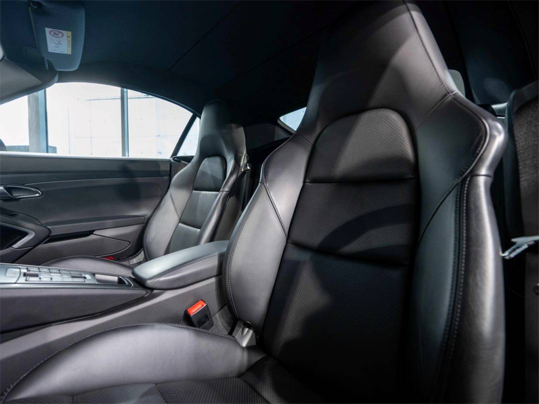 Carrera GTS Cabriolet — Interior
