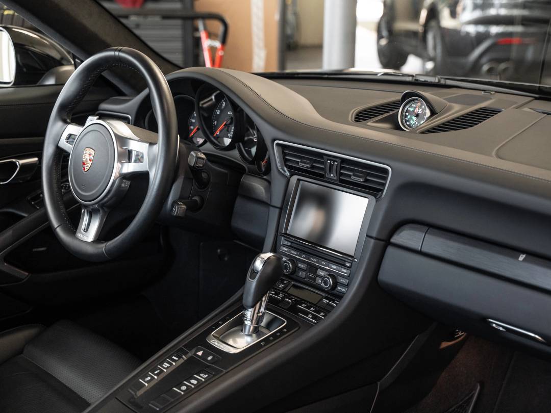 Carrera 4 GTS — Interior