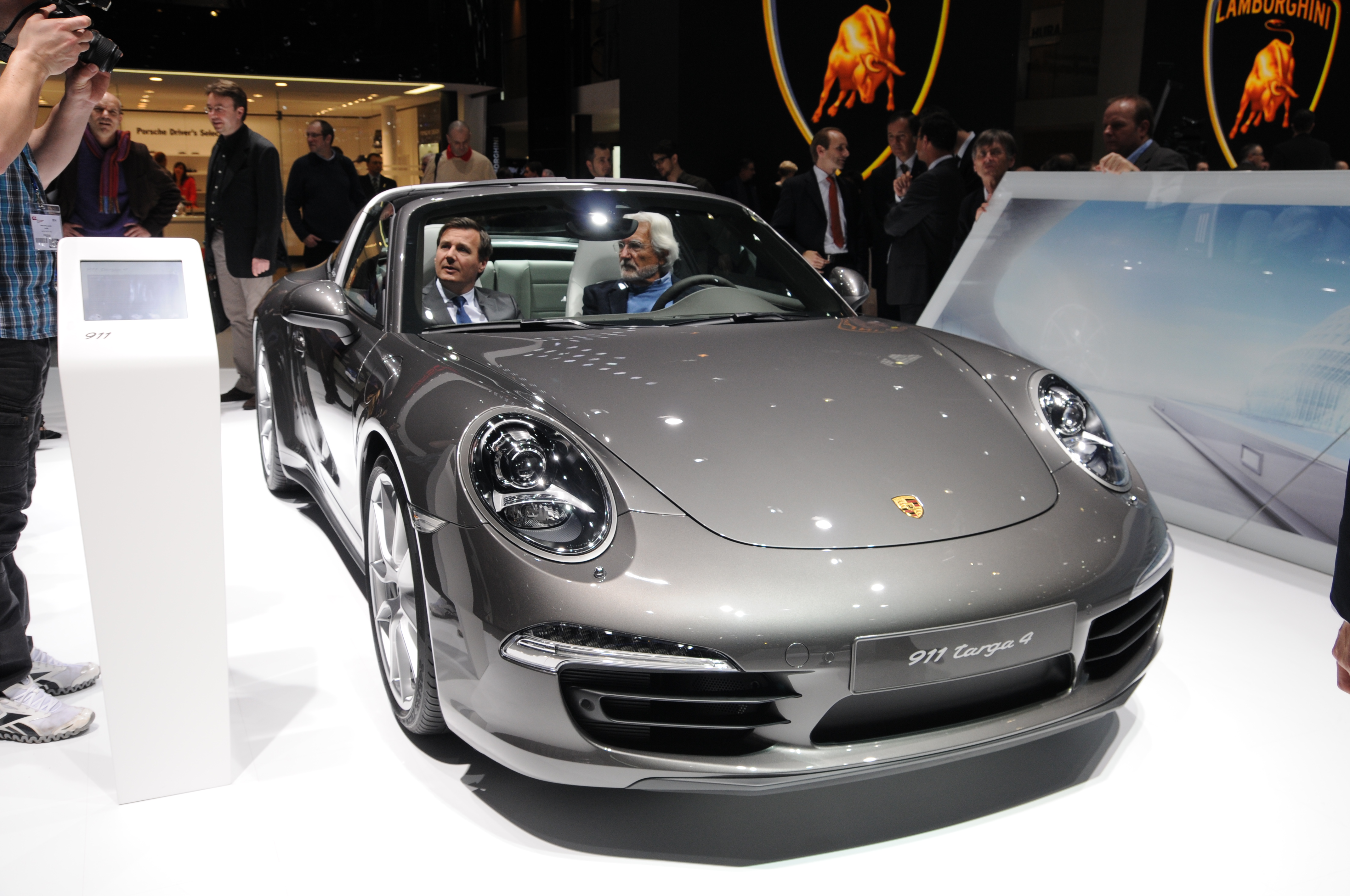 Targa 4 — Exterior