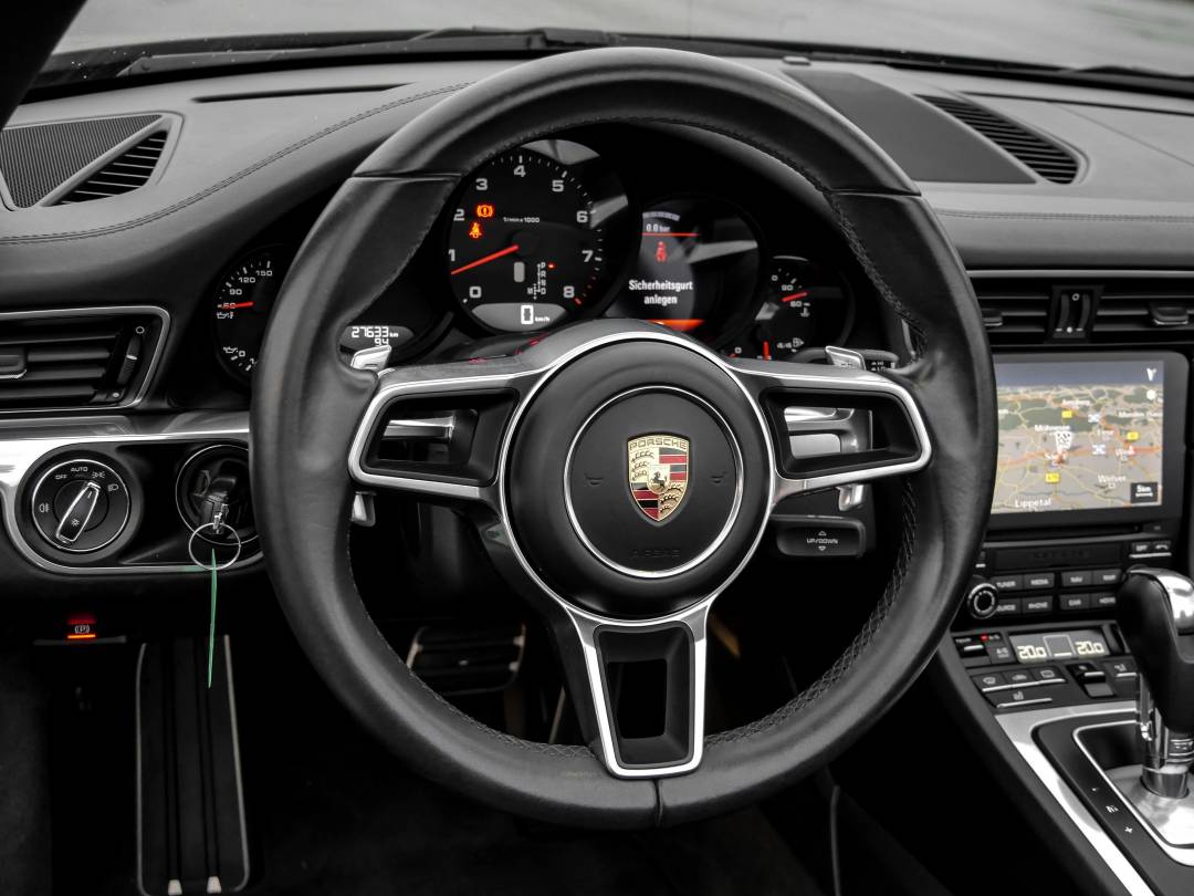 Carrera Cabriolet — Interior