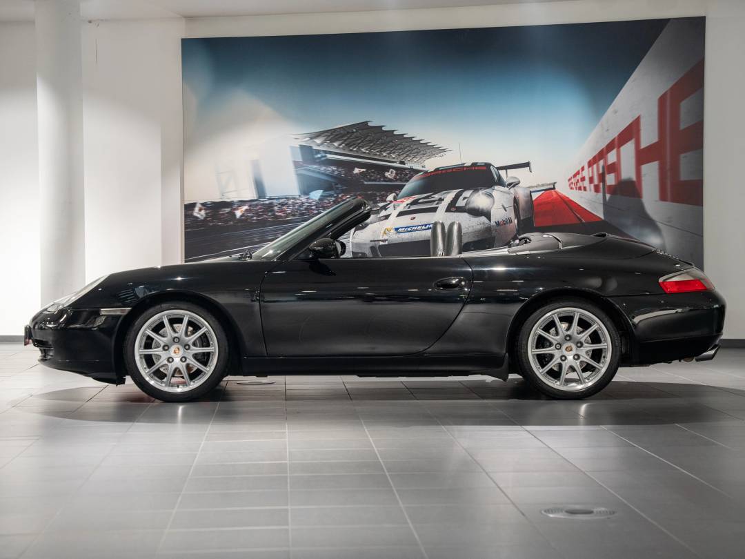 Carrera Cabriolet — Exterior