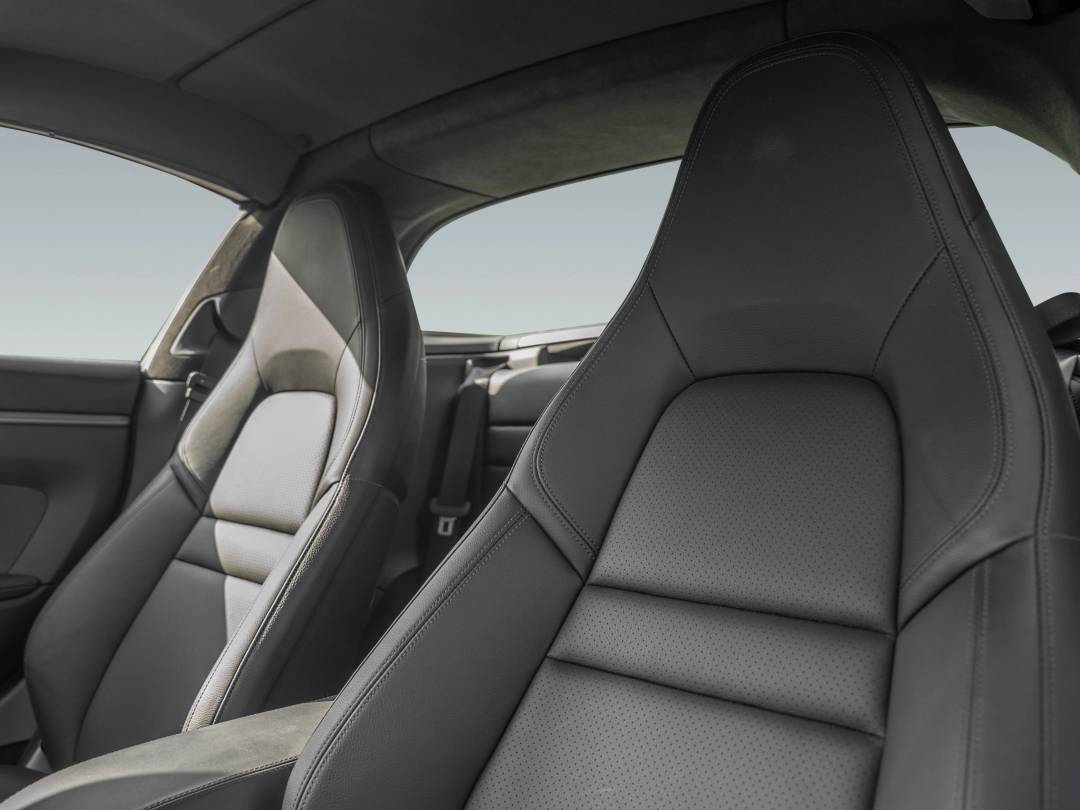 Targa 4 — Interior