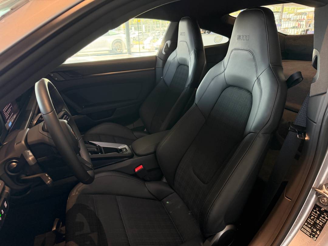 Carrera T — Interior