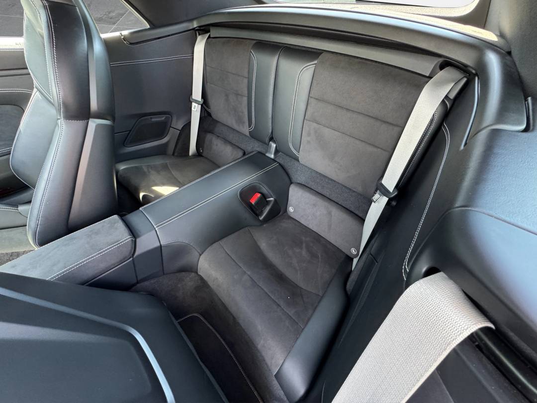 Carrera 4 GTS Cabriolet — Interior