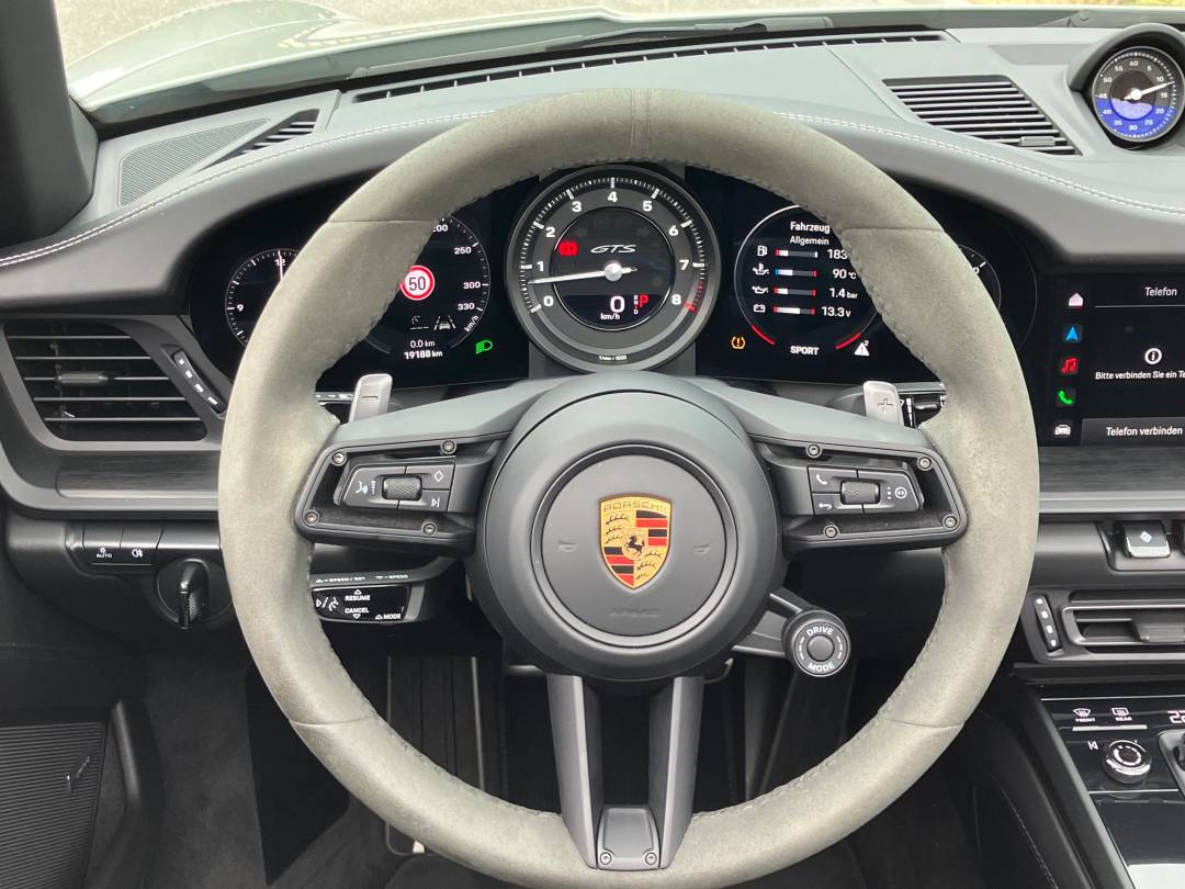 Carrera GTS Cabriolet — Interior