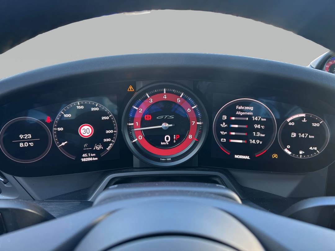 Carrera GTS — Interior