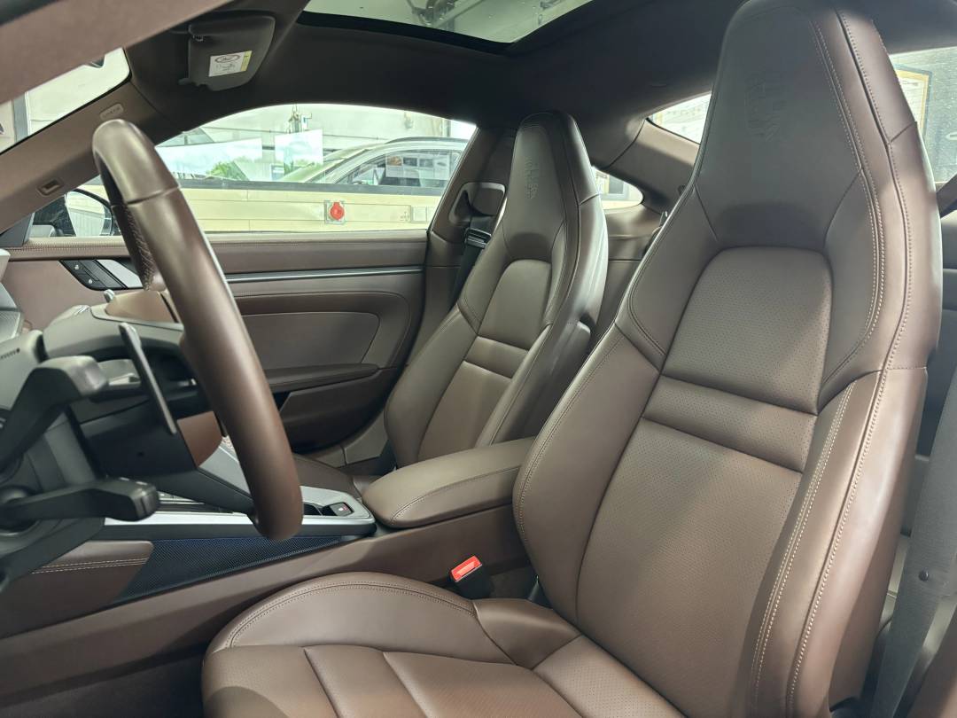 Carrera — Interior