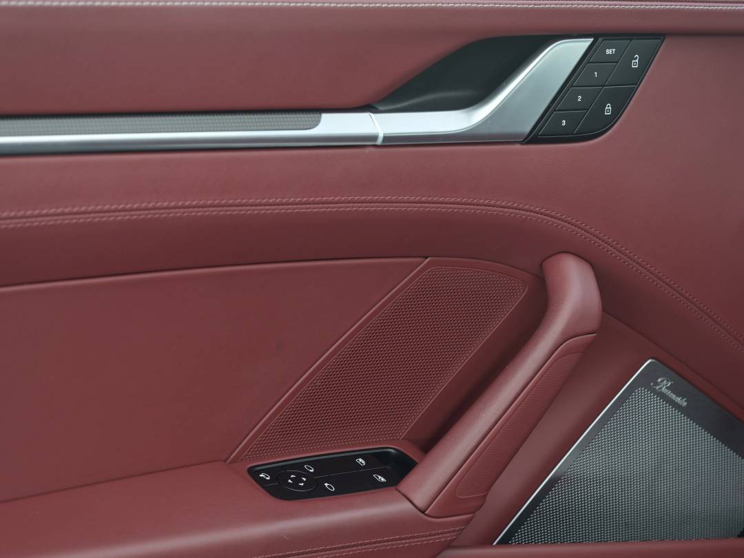 Carrera 4S — Interior