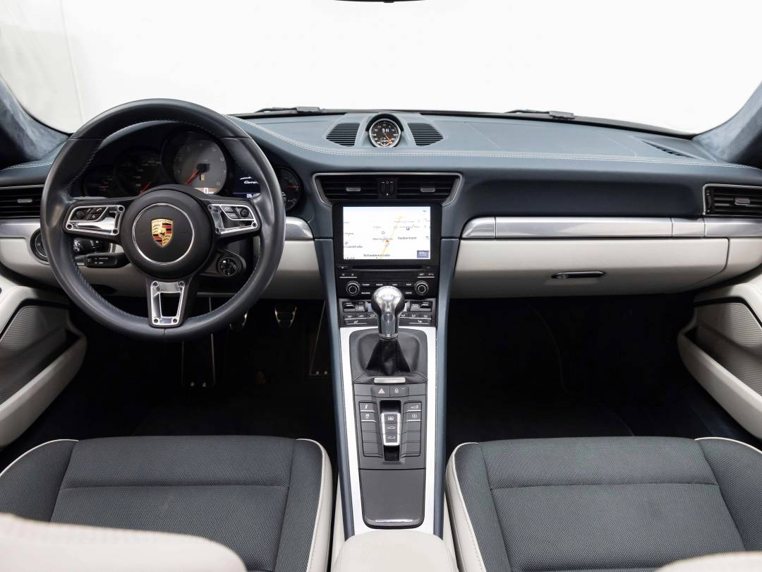 Carrera S — Interior