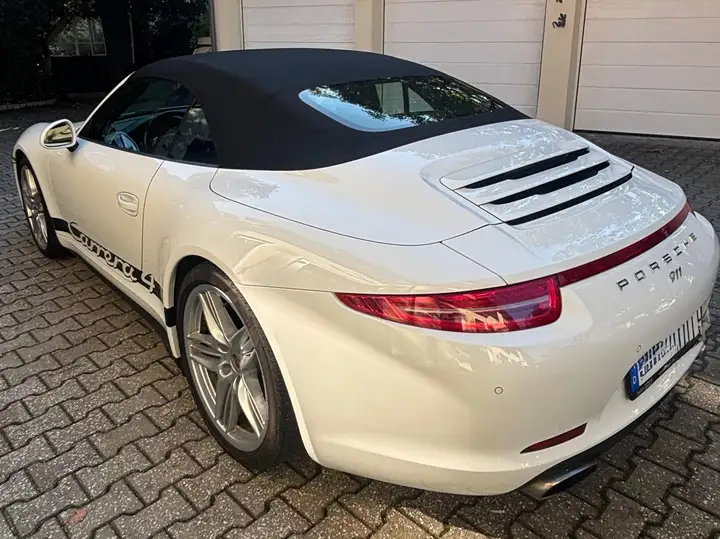 Carrera 4 — Exterior