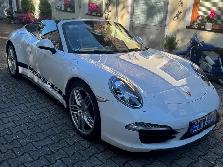Carrera 4 — Exterior