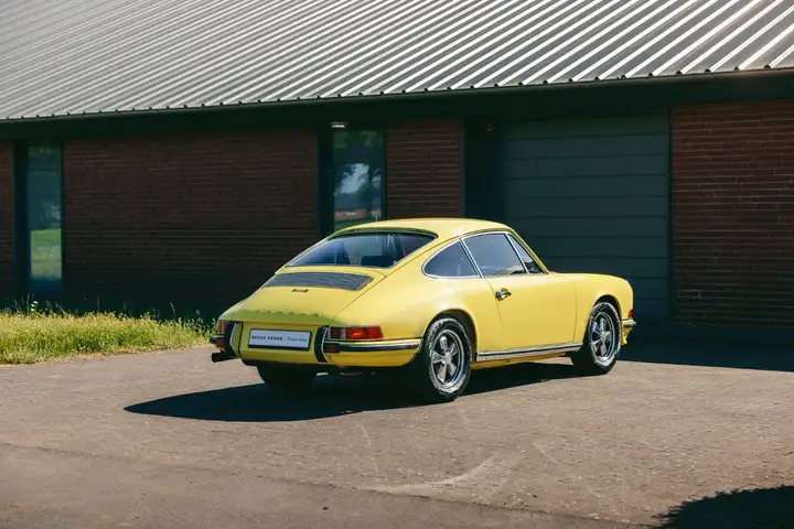 911 E 2.2 — Exterior