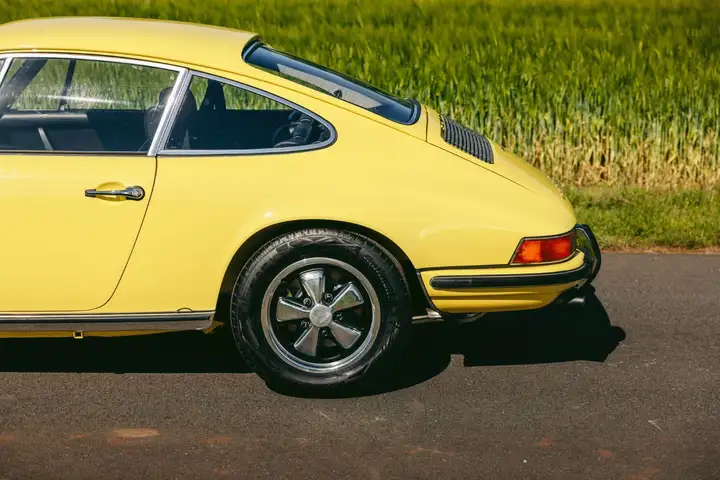 911 E 2.2 — Exterior