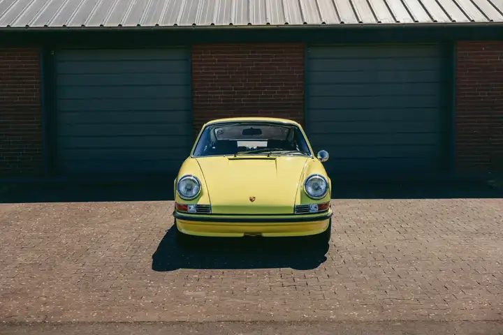 911 E 2.2 — Exterior