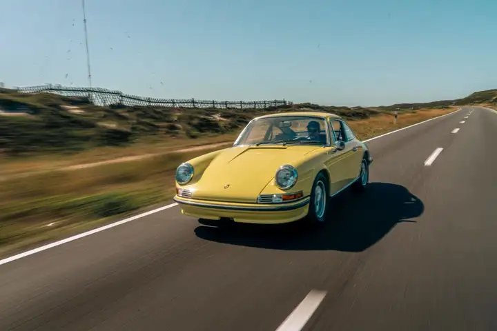 911 E 2.2 — Exterior