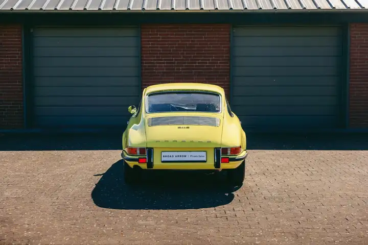 911 E 2.2 — Exterior