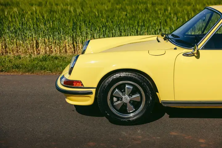 911 E 2.2 — Exterior