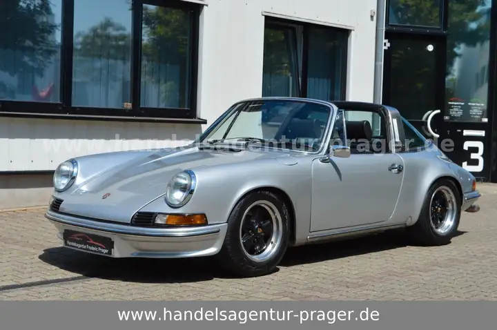 911 Targa — Exterior