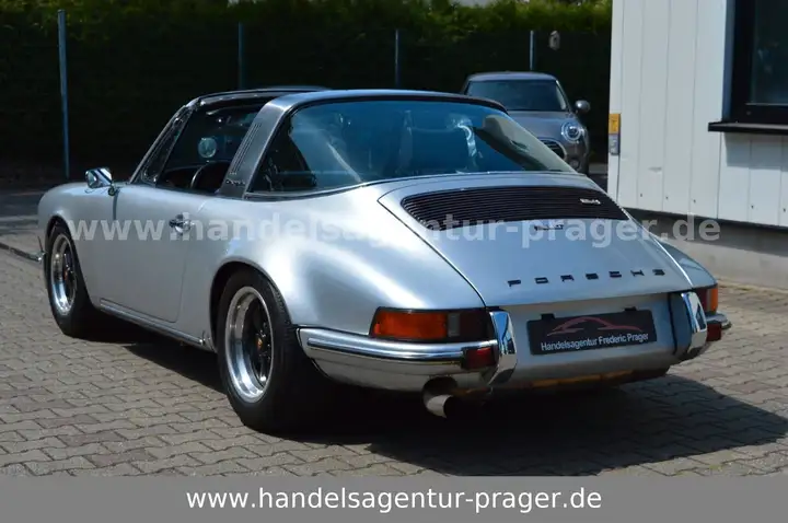 911 Targa — Exterior