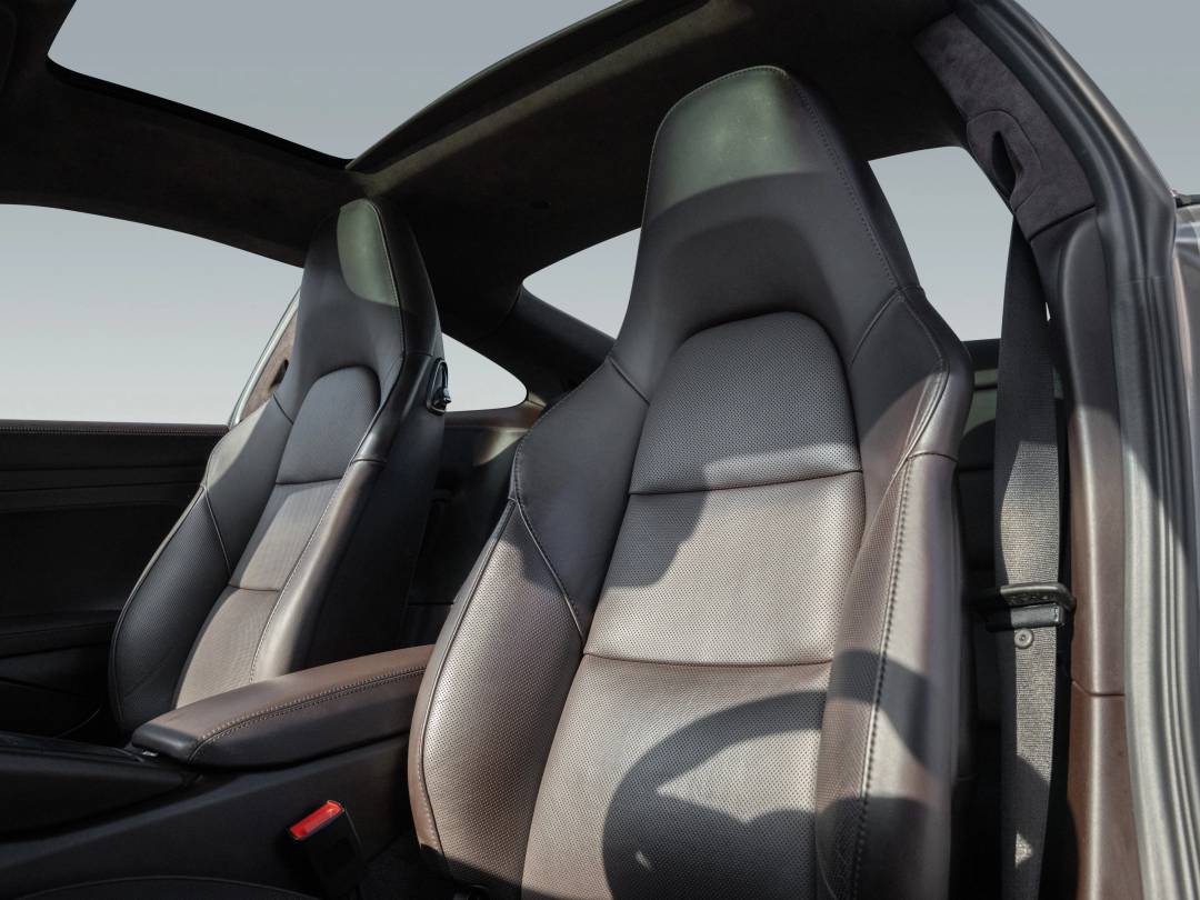 Turbo S — Interior