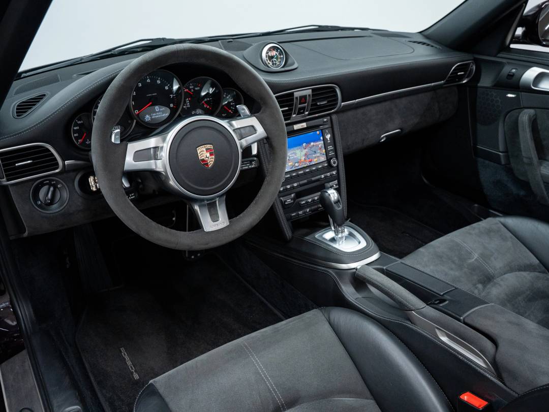 Carrera GTS Cabriolet — Interior