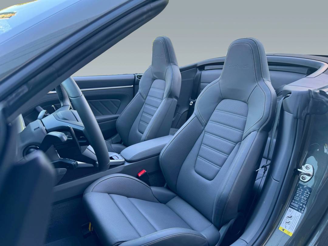 Turbo S Cabriolet — Interior