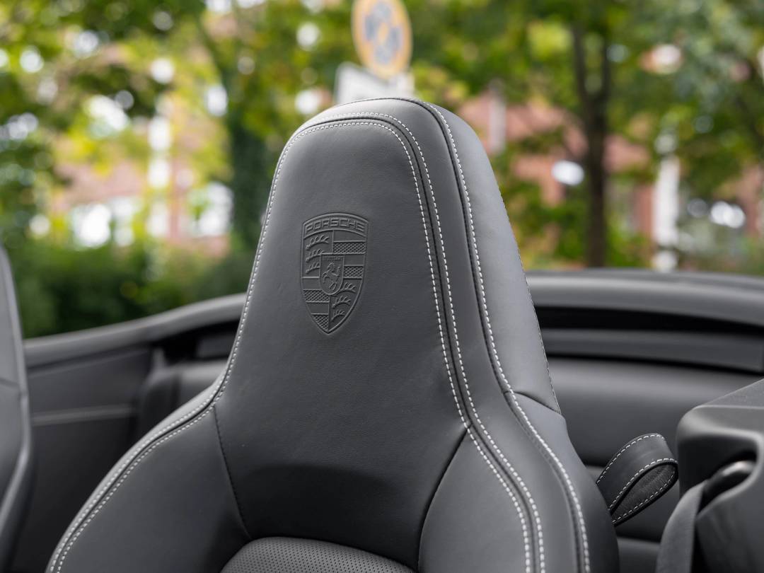 Carrera S Cabriolet — Interior