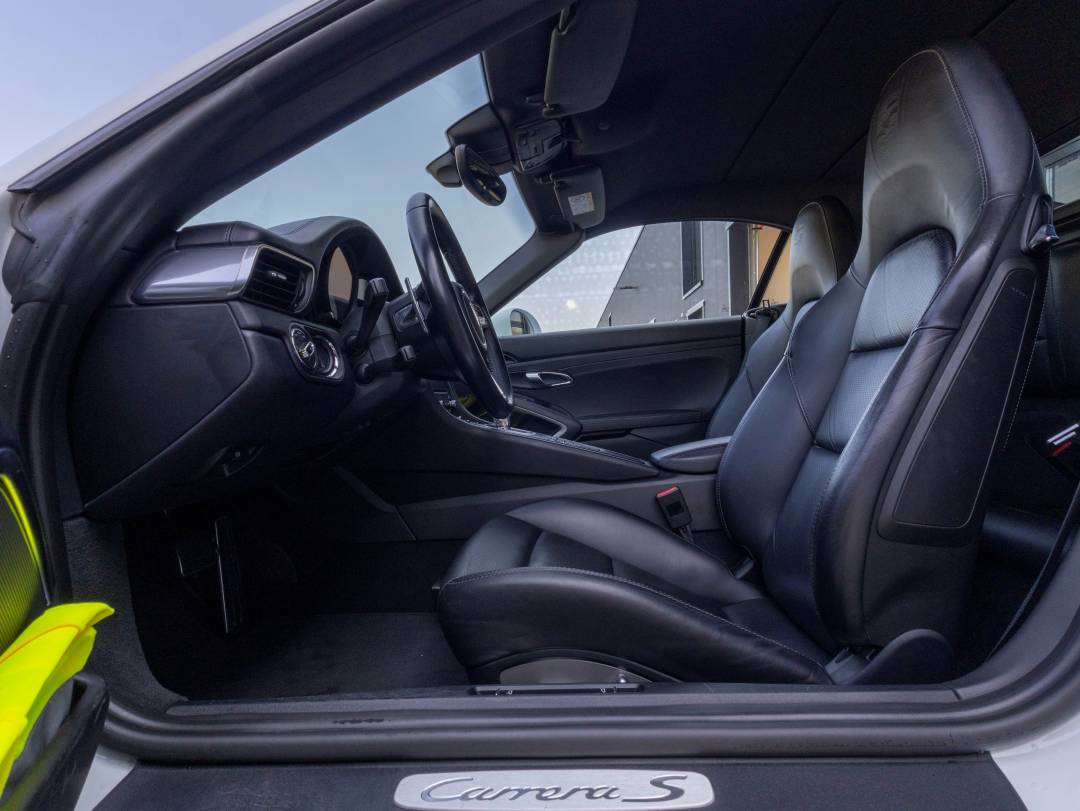 Carrera S Cabriolet — Interior
