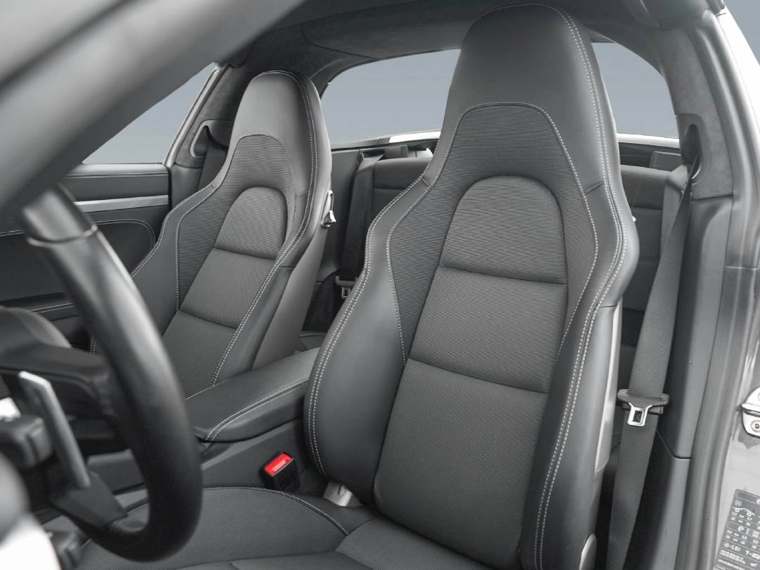 Targa 4 — Interior