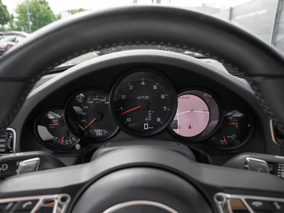 Carrera GTS — Interior
