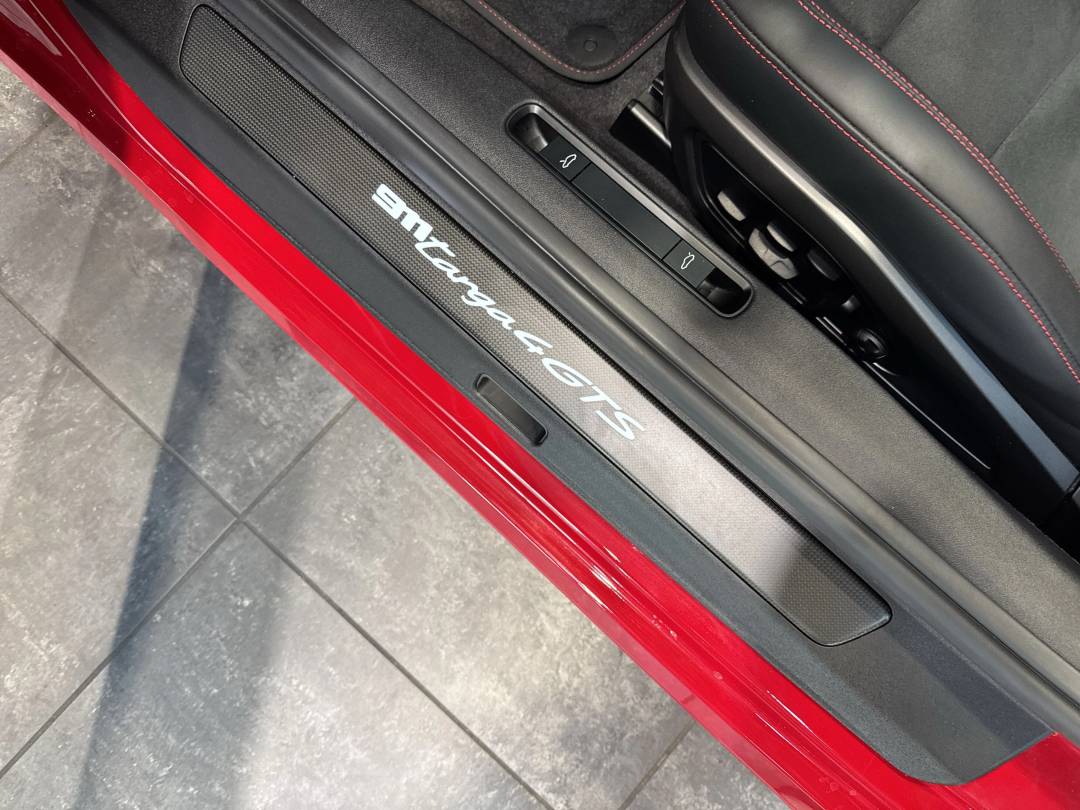 Targa 4 GTS — Interior