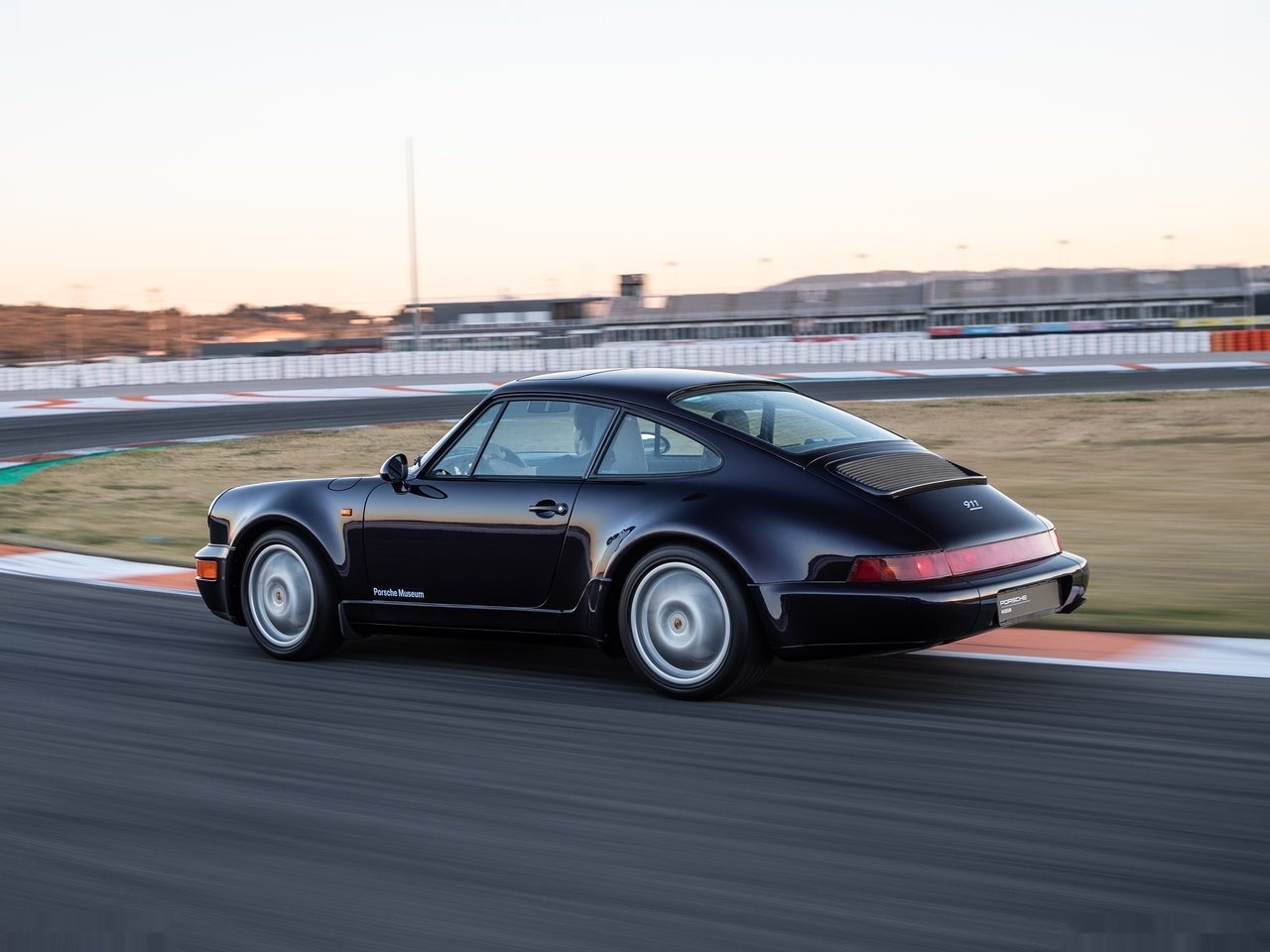 30 Jahre 911 — Exterior