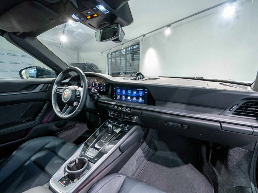 Carrera Cabriolet — Interior